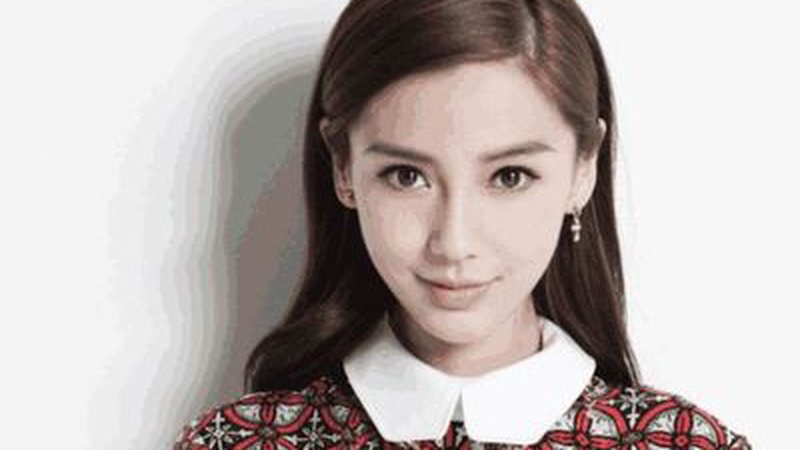 Angelababy直播素颜曝光后线下神颜回归，一周两幅面孔引热议